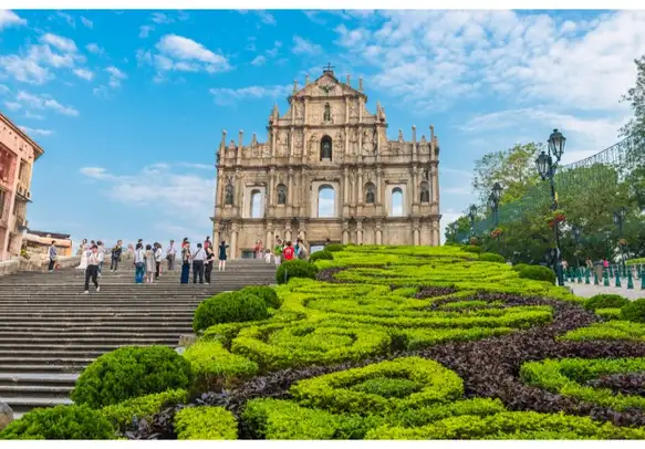 Ruins_of_St._Paul’s_shutterstock_333495344